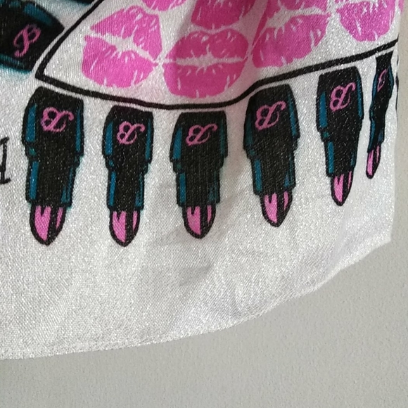 Betsey Johnson Lips&Lipstick Silver Metallic Scarf - Picture 4 of 6